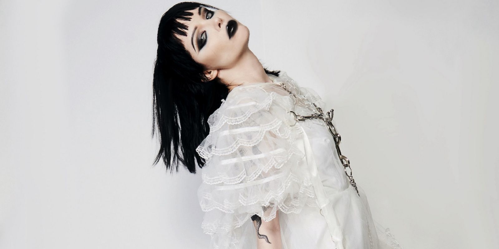 Alice Glass pokazuje svoje Baby Teeth