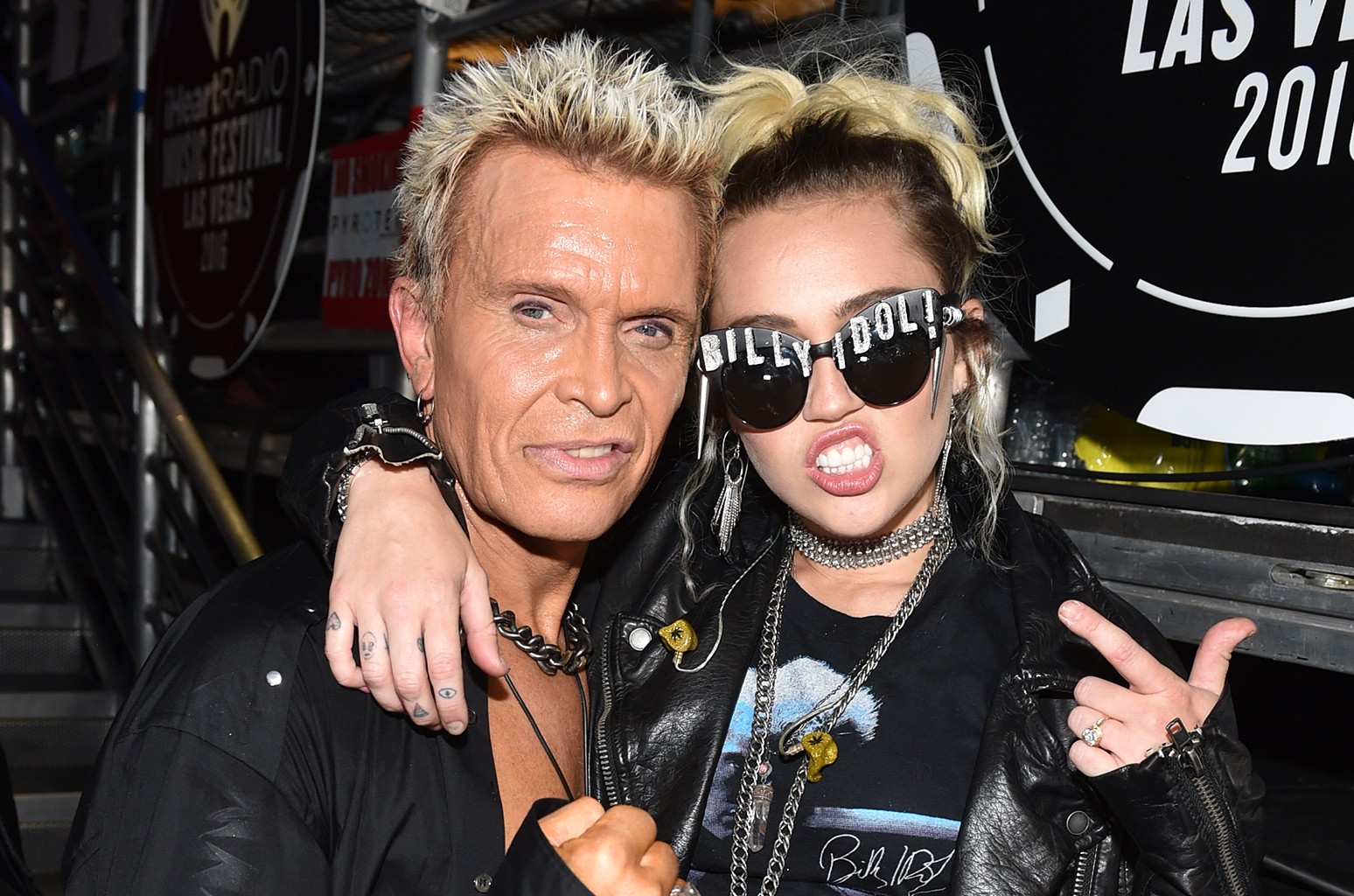Miley Cyrus i Billy Idol u duhu Noći veštica